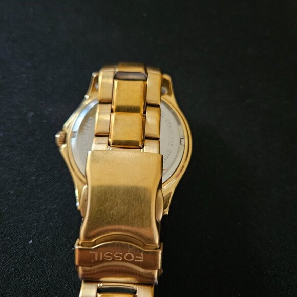 Gold Fossil watch - Picture 7 of 9